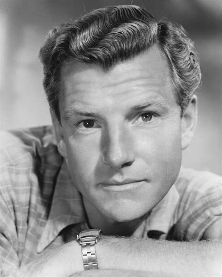 Kenneth More Biography, Age, Height, Wife, Net Worth, Family