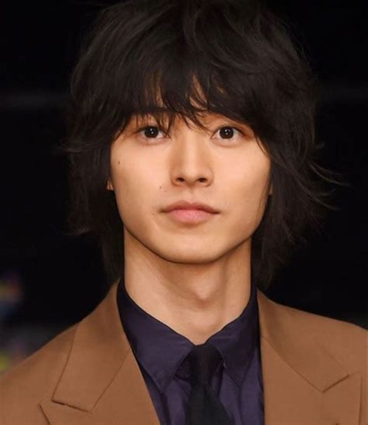 Kento Yamazaki biografía, edad, altura, esposo, net worth, familia