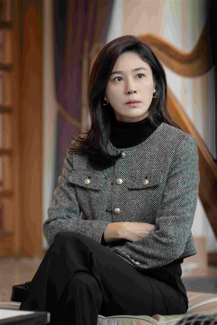 Kim Ha-neul Biography, Age, Height, Husband, Net Worth, Family