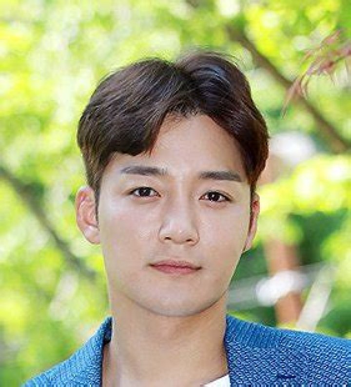 Kim Jin-woo Biography, Age, Height, Wife, Net Worth, Family