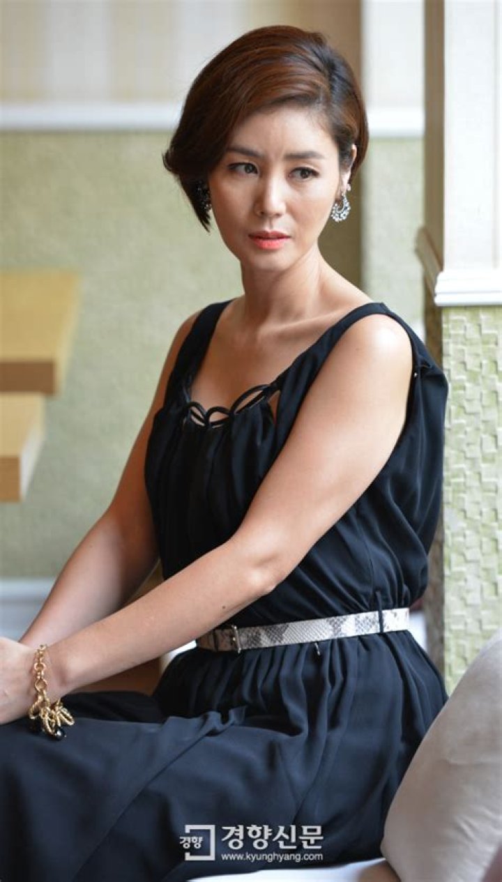 Kim Sung-ryung Biography, Age, Height, Husband, Net Worth, Family