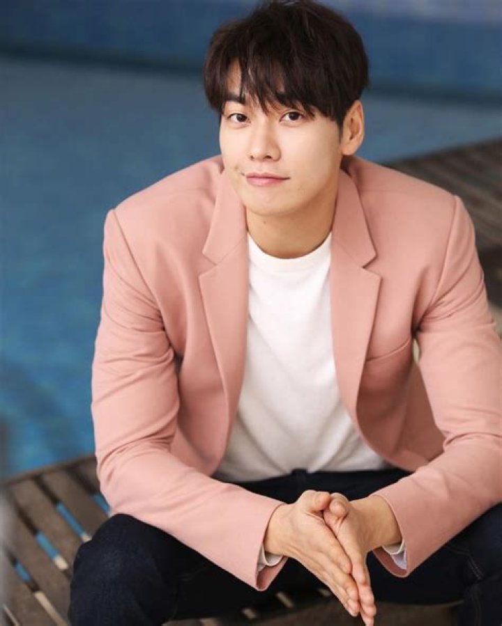 Kim Young-kwang Biography, Age, Height, Wife, Net Worth, Family