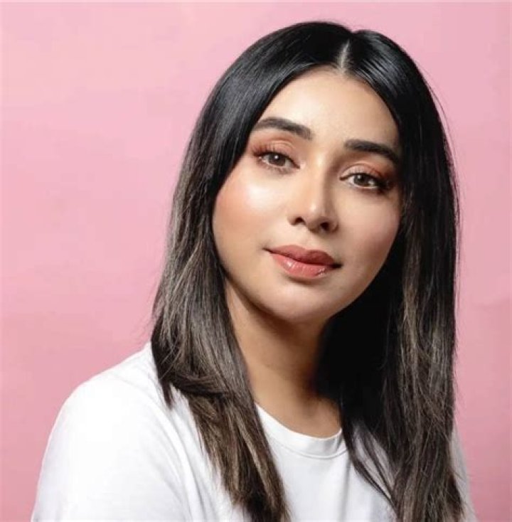 Komal Rizvi Biography, Age, Height, Husband, Net Worth, Family