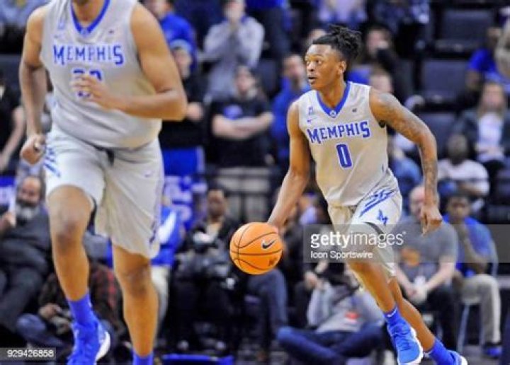 Kyvon Davenport Biography, Age, Height, Wife, Net Worth, Family