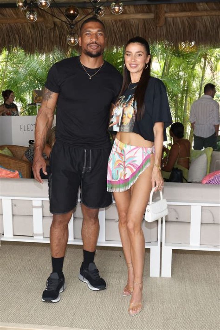 Larry English biografía, edad, altura, esposo, net worth, familia