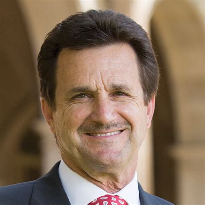 Lawrence Schovanec Biography, Age, Height, Wife, Net Worth, Family