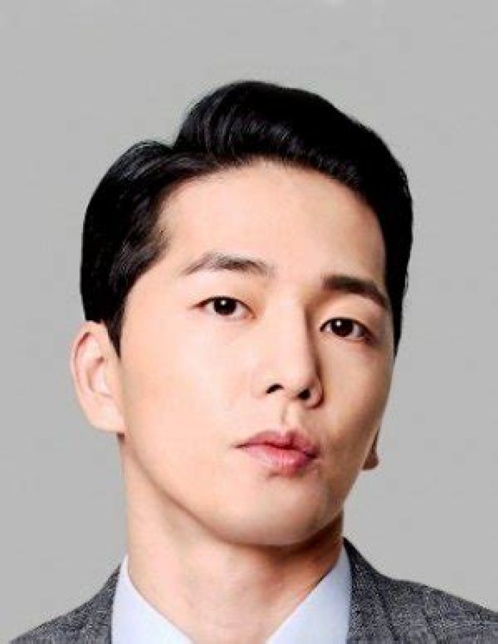 Lee Hyun-jin Biography, Age, Height, Wife, Net Worth, Family