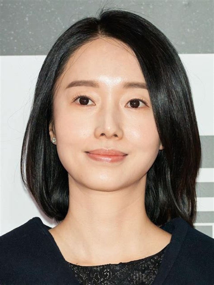 Lee Jung-hyun Biography, Age, Height, Husband, Net Worth, Family