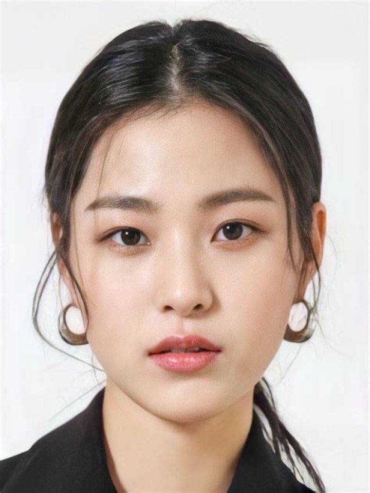 Lee Soo-kyung Biography, Age, Height, Husband, Net Worth, Family