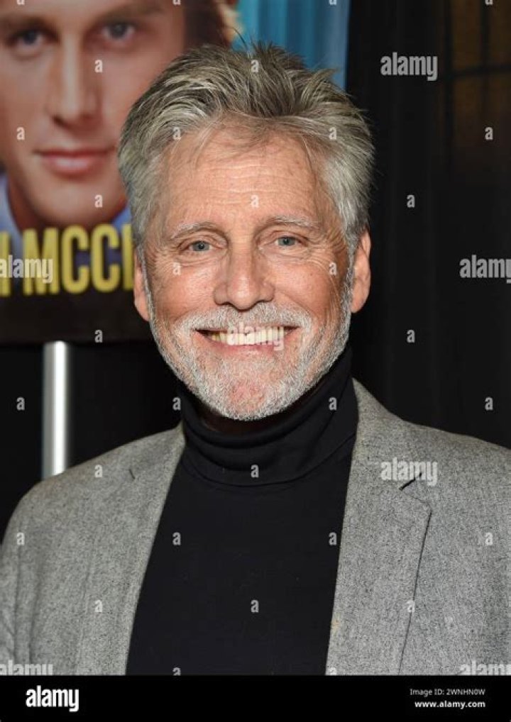 Leigh McCloskey biografía, edad, altura, esposo, net worth, familia