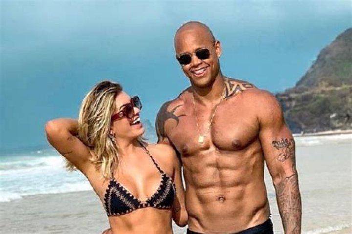 Leo Santana biografía, edad, altura, esposo, net worth, familia