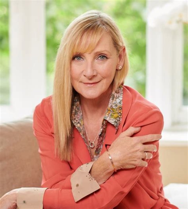 Lesley Sharp Biography, Age, Height, Husband, Net Worth, Family