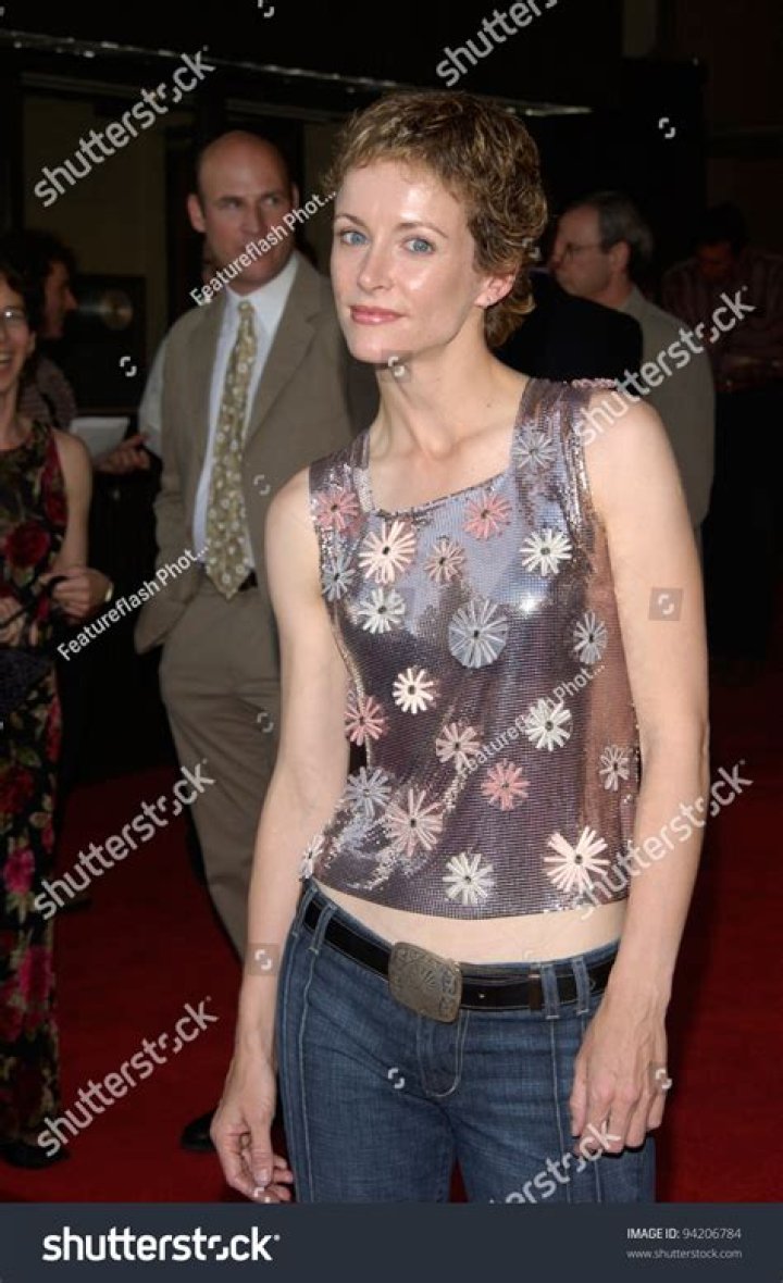 Leslie Hope Biography, Age, Height, Husband, Net Worth, Family