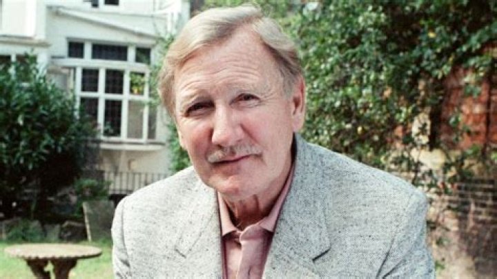 Leslie Phillips Biography, Age, Height, Wife, Net Worth, Family