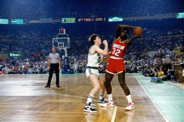 Lewis Lloyd Biography, Age, Height, Wife, Net Worth, Family