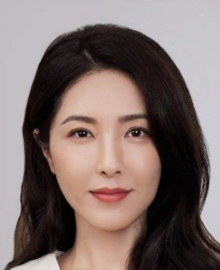 Li Zeng Biography, Age, Height, Husband, Net Worth, Family