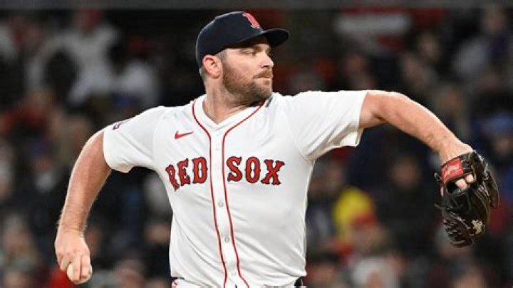 Liam Hendriks Biography, Age, Height, Wife, Net Worth, Family