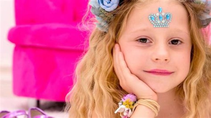 Like Nastya Biography, Age, Height, Husband, Net Worth, Family