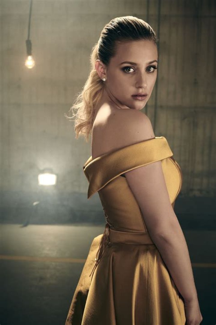 Lili Reinhart Biography, Age, Height, Husband, Net Worth, Family