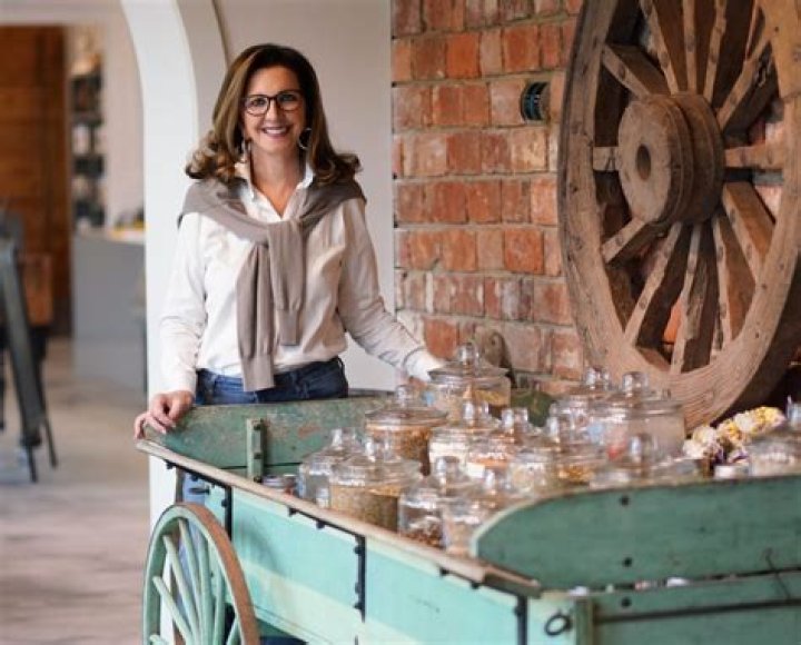 Linda Zecher Biography, Age, Height, Husband, Net Worth, Family