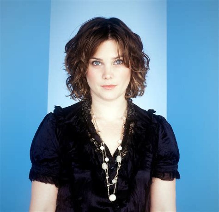 Liz White Biography, Age, Height, Husband, Net Worth, Family