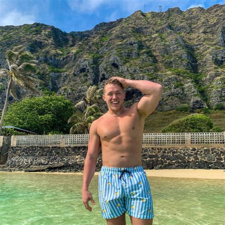 Logan Bartholomew Biography, Age, Height, Wife, Net Worth, Family