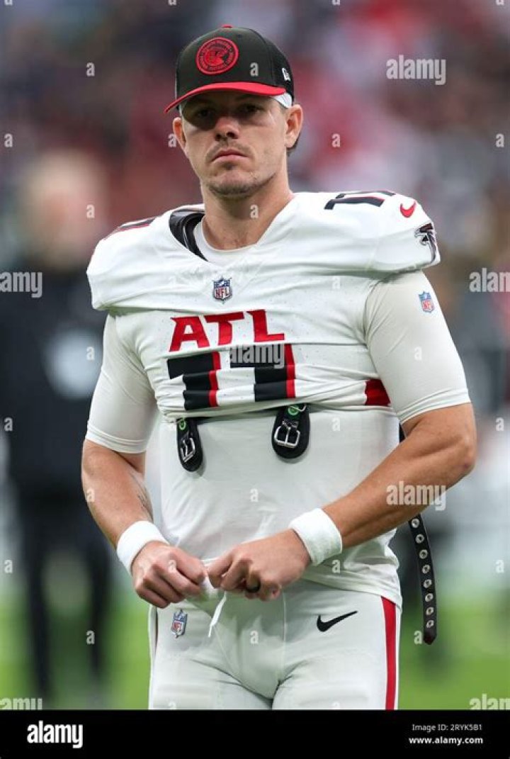 Logan Woodside Biography, Age, Height, Wife, Net Worth, Family