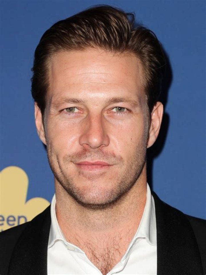 Luke Bracey Biography, Age, Height, Wife, Net Worth, Family