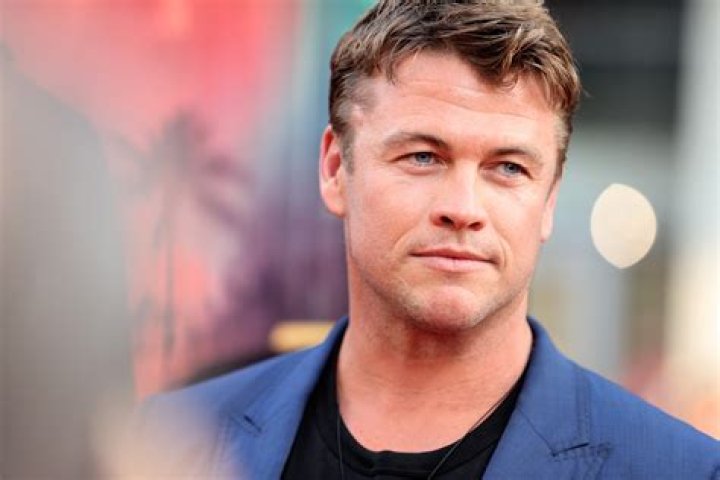 Luke Hemsworth Biography, Age, Height, Wife, Net Worth, Family