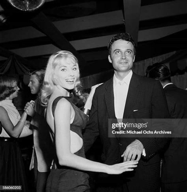 Manning Ross Biography, Age, Height, Wife, Net Worth, Family