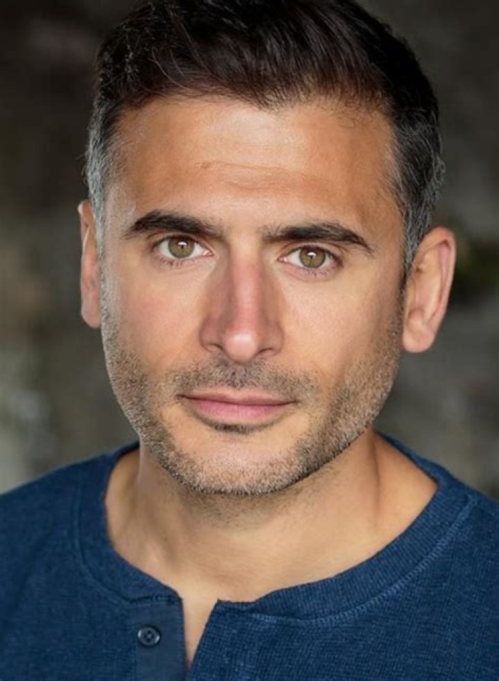 Marc Elliott Biography, Age, Height, Wife, Net Worth, Family