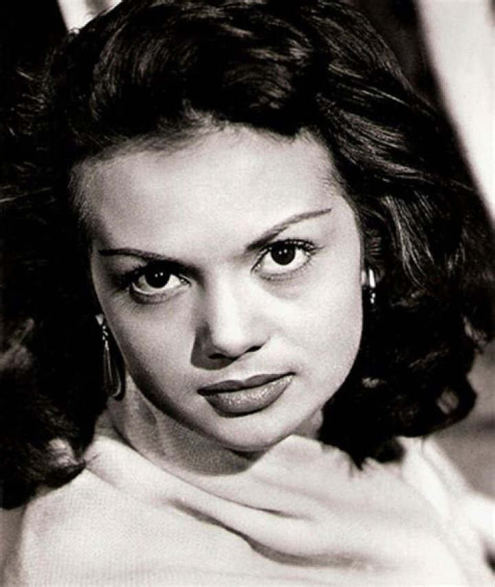 Maria Pia Casilio Biography, Age, Height, Husband, Net Worth, Family