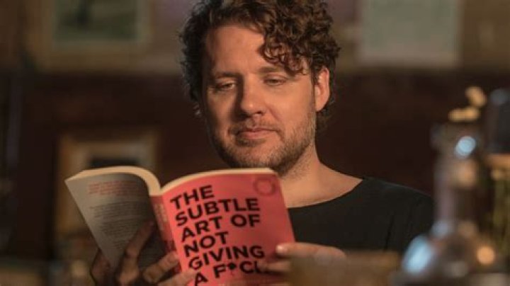 Mark Manson biografía, edad, altura, esposo, net worth, familia