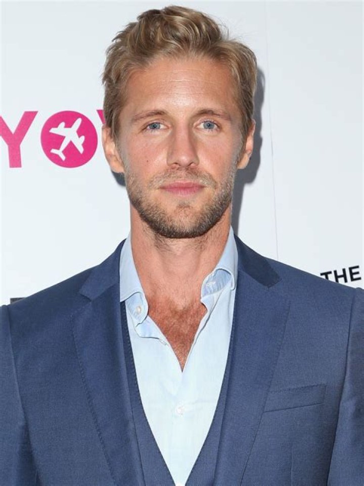 Matt Barr Biography, Age, Height, Wife, Net Worth, Family