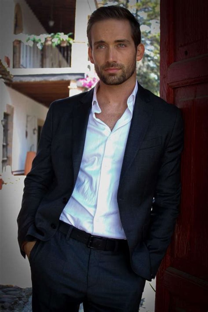 Mauricio Henao Biography, Age, Height, Wife, Net Worth, Family