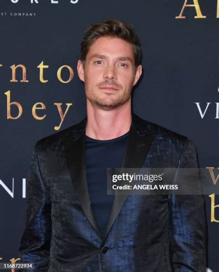 Max Brown Biography, Age, Height, Wife, Net Worth, Family