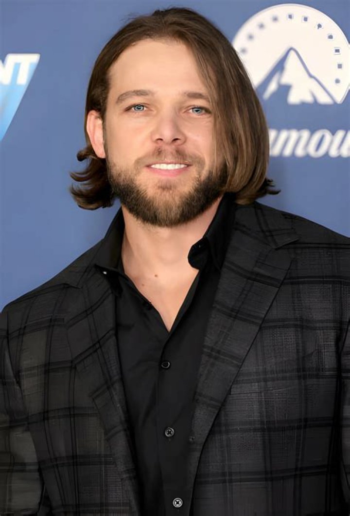 Max Thieriot Biography, Age, Height, Wife, Net Worth, Family