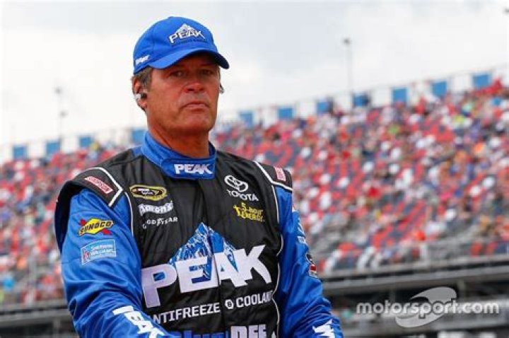 Michael Waltrip Biography, Age, Height, Wife, Net Worth, Family