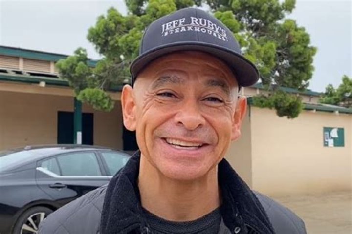 Mike E. Smith Biography, Age, Height, Wife, Net Worth, Family