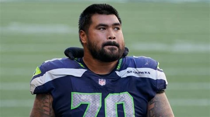 Mike Iupati biografía, edad, altura, esposo, net worth, familia