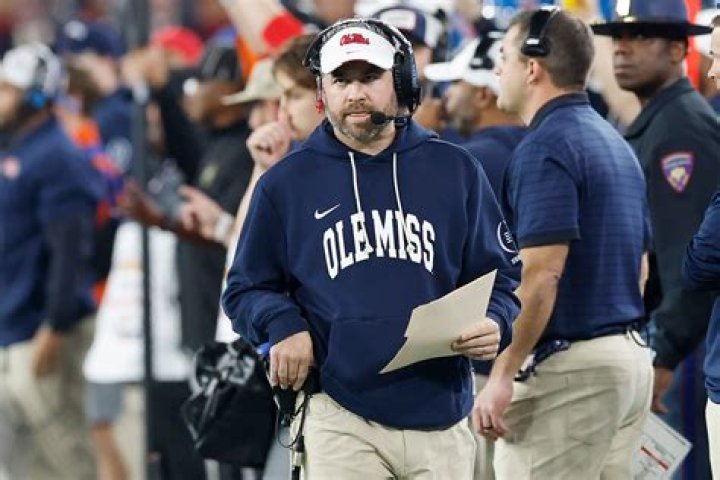 Mike Stoops Biography, Age, Height, Wife, Net Worth, Family