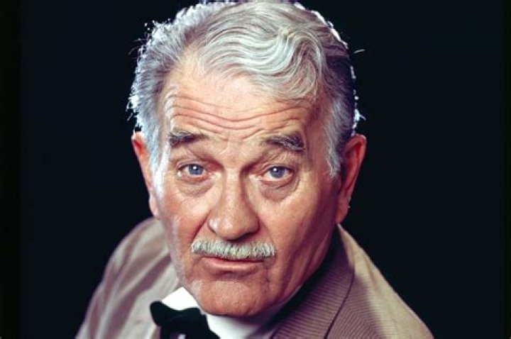 Milburn Stone Biography, Age, Height, Wife, Net Worth, Family