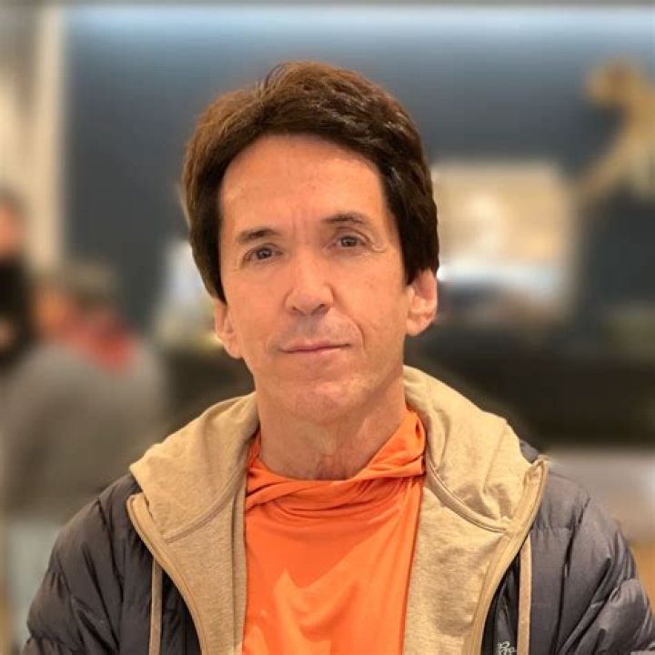 Mitch Albom Biography, Age, Height, Wife, Net Worth, Family
