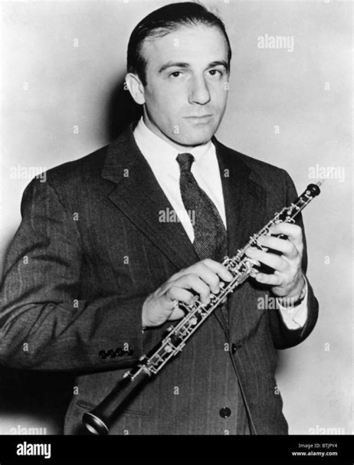 Mitch Miller Biography, Age, Height, Wife, Net Worth, Family