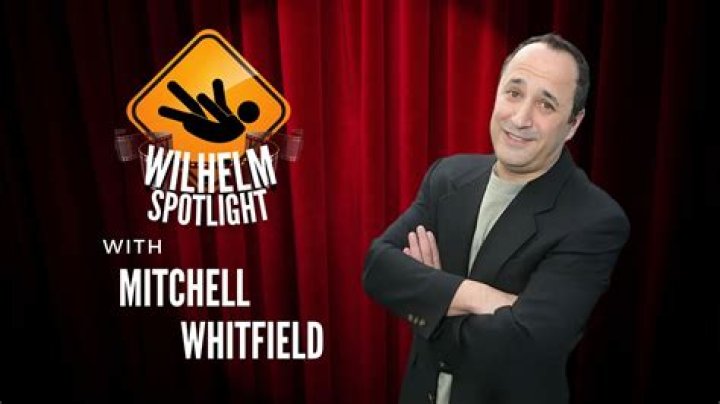 Mitchell Whitfield biografía, edad, altura, esposo, net worth, familia