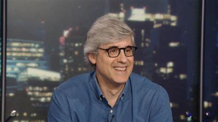 Mo Rocca Biography, Age, Height, Wife, Net Worth, Family