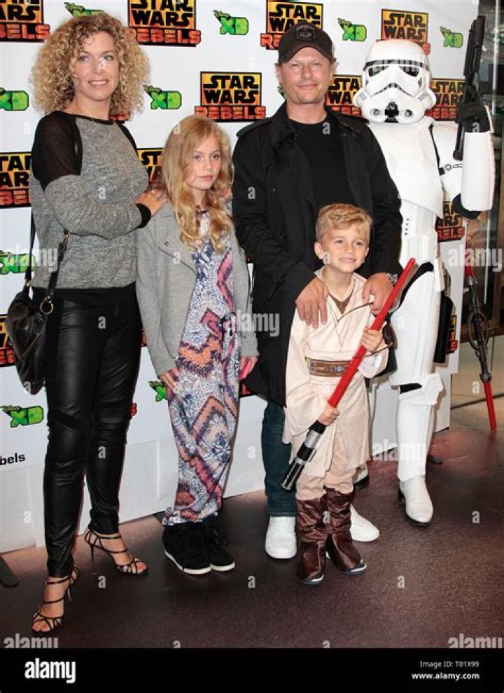 Neil Stuke biografía, edad, altura, esposo, net worth, familia