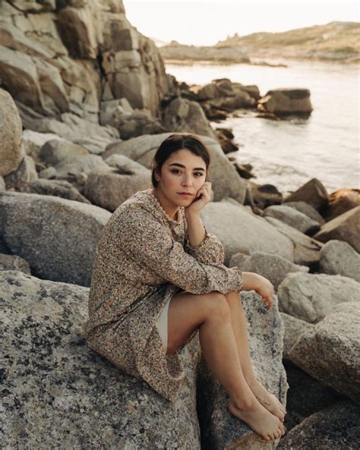 Nicole Muñoz Biography, Age, Height, Husband, Net Worth, Family