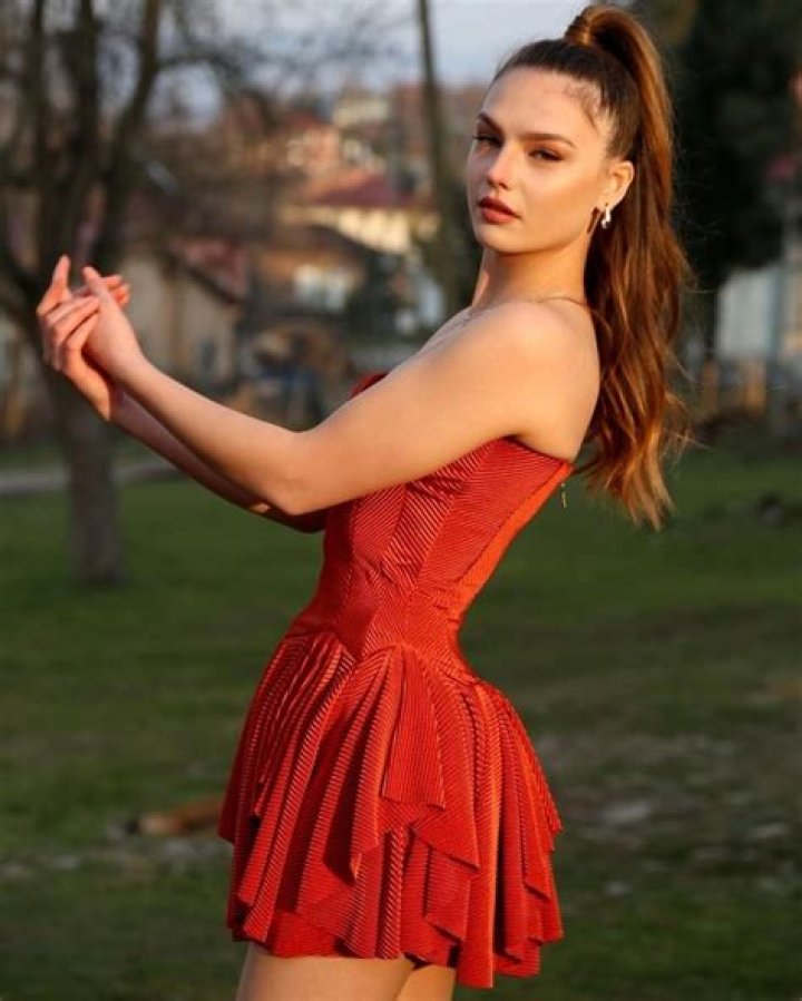 Nilsu Berfin Aktas Biography, Age, Height, Husband, Net Worth, Family