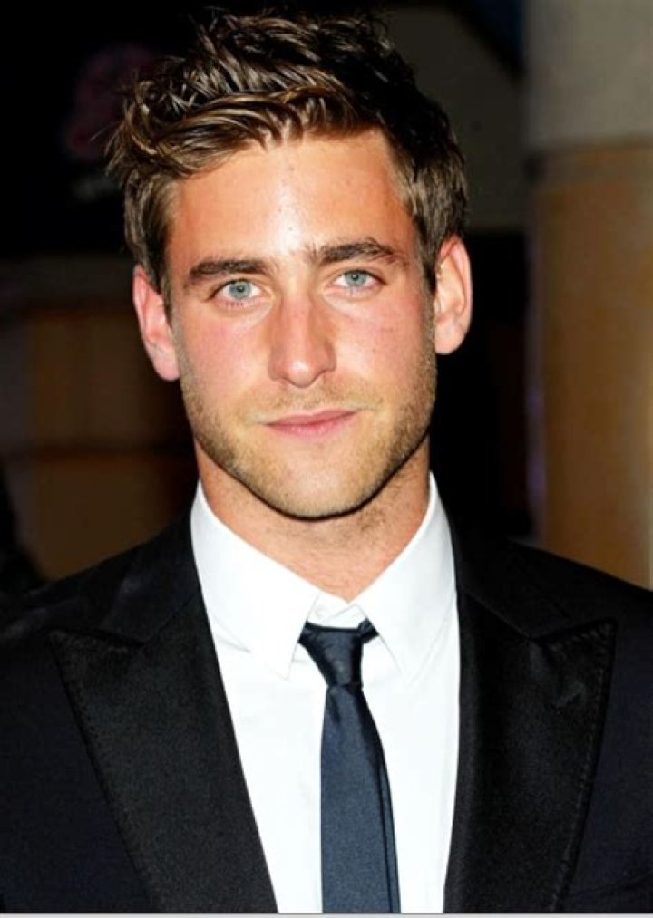 Oliver Jackson-Cohen Biography, Age, Height, Wife, Net Worth, Family